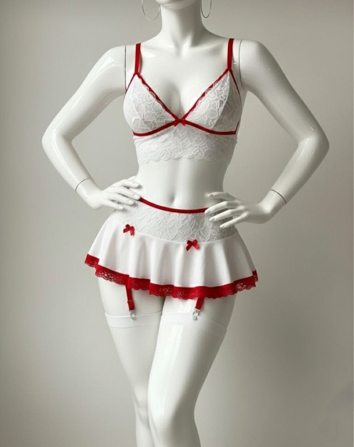 Şık Gecelik Dantel Detaylı Çorap Hediye